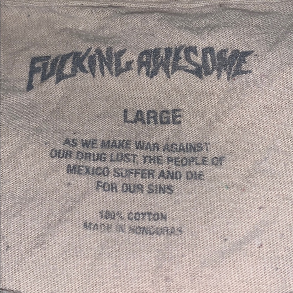 Large 2017 Fa Tee Slightly Worn - image 4